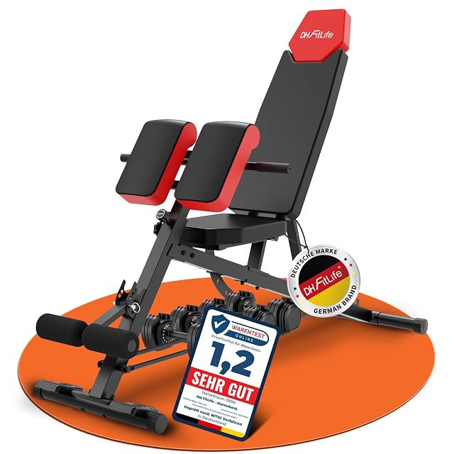 Panca 6 in 1 DH FitLife rossa e nera su un tappetino arancione, manubri sotto e un cartello Warentest Online 1,2