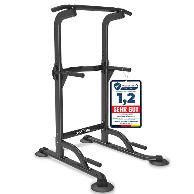 Power tower autoportante DH FitLife su quattro piedi a disco, con un cartello Warentest Online 1,2 legato al telaio