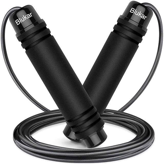 Speed rope Blukar con impugnature in schiuma morbida e un cavo d'acciaio rivestito